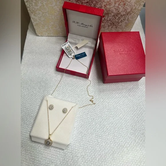 MACY’S 2-PC 1CT DIAMOND SET CLUSTER PENDANT NECKLACE & STUDS - Picture 17 of 17